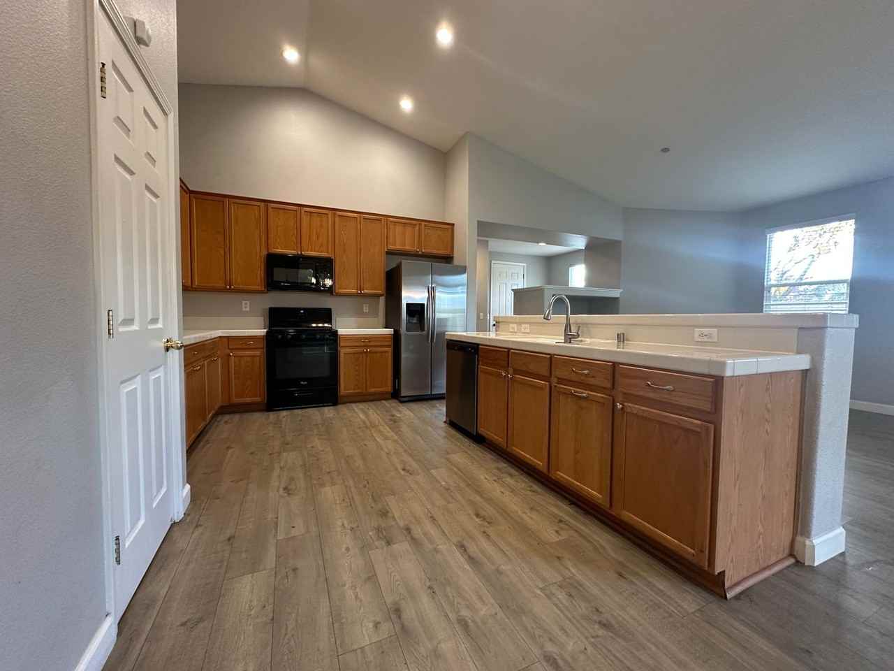 885 Sawyer Way - Photo 7 of 26