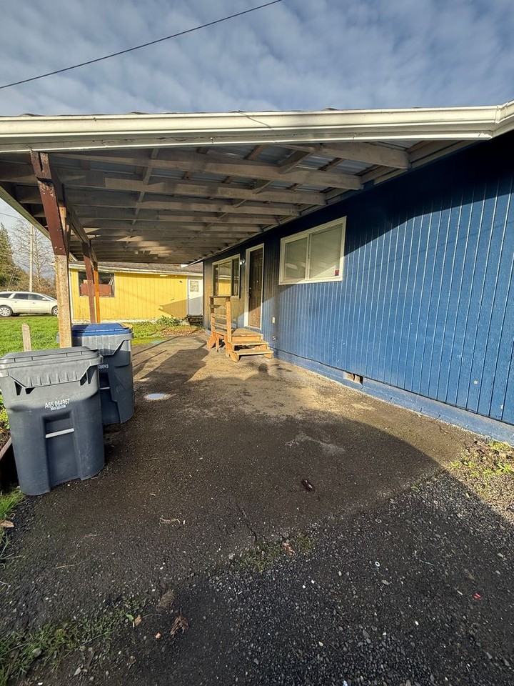 708 Water St - Photo 2 of 16