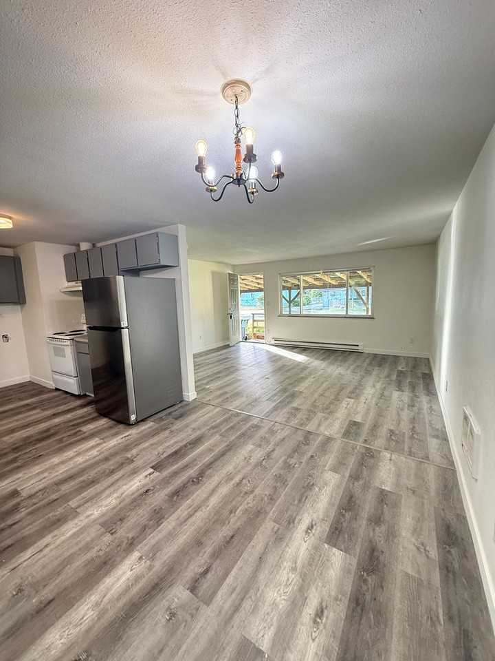 708 Water St - Photo 5 of 16