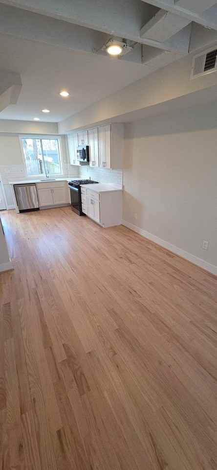 243 Warren St Ne - Photo 2 of 19