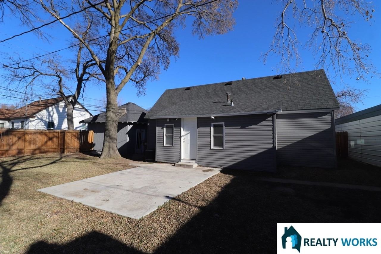 111 Hayes St - Photo 2 of 9