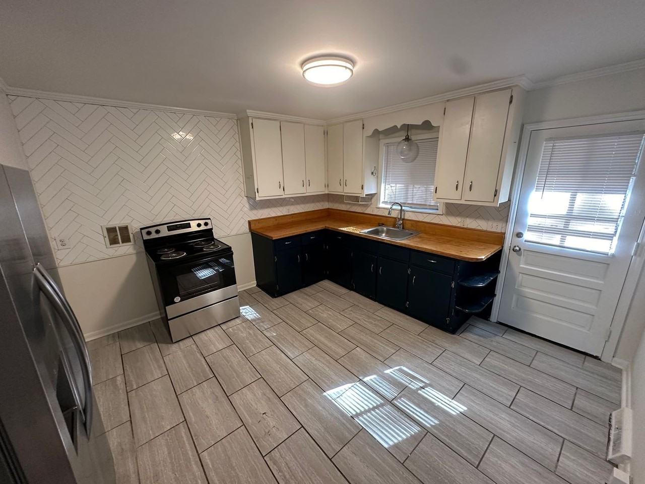 1745 Morehead Ave - Photo 3 of 9