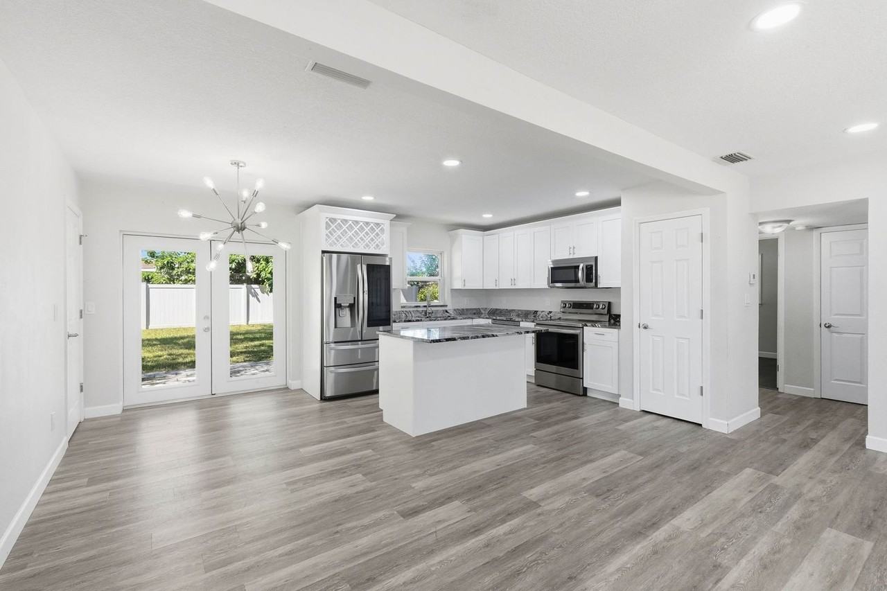 1713 Valencia Dr E - Photo 7 of 28