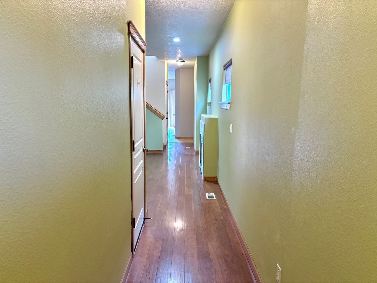 787 Ne 93rd Ave - Photo 3 of 23