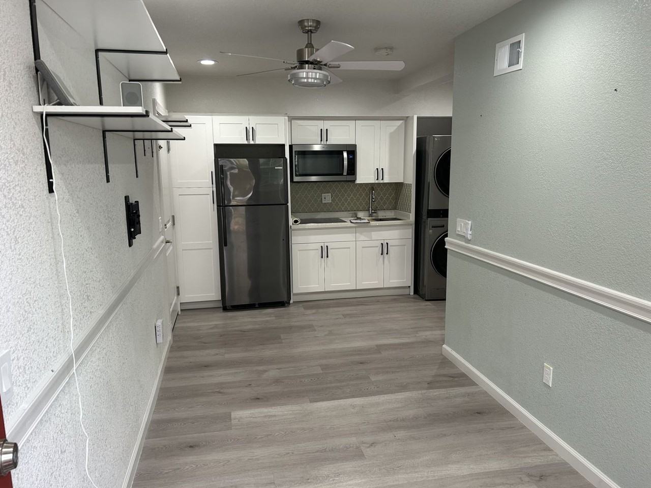 823A Knights Cir - Photo 3 of 17