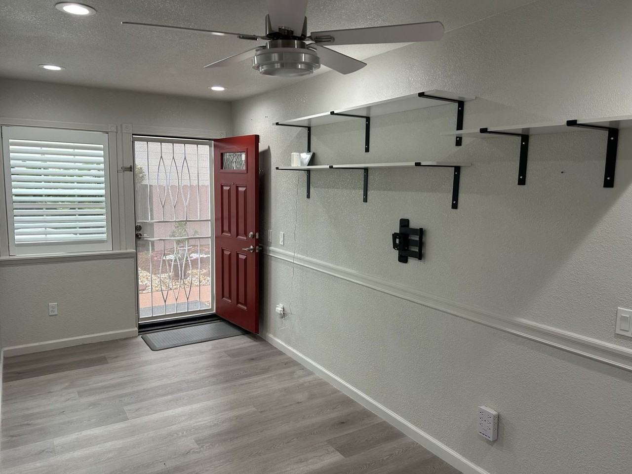 823A Knights Cir - Photo 4 of 17