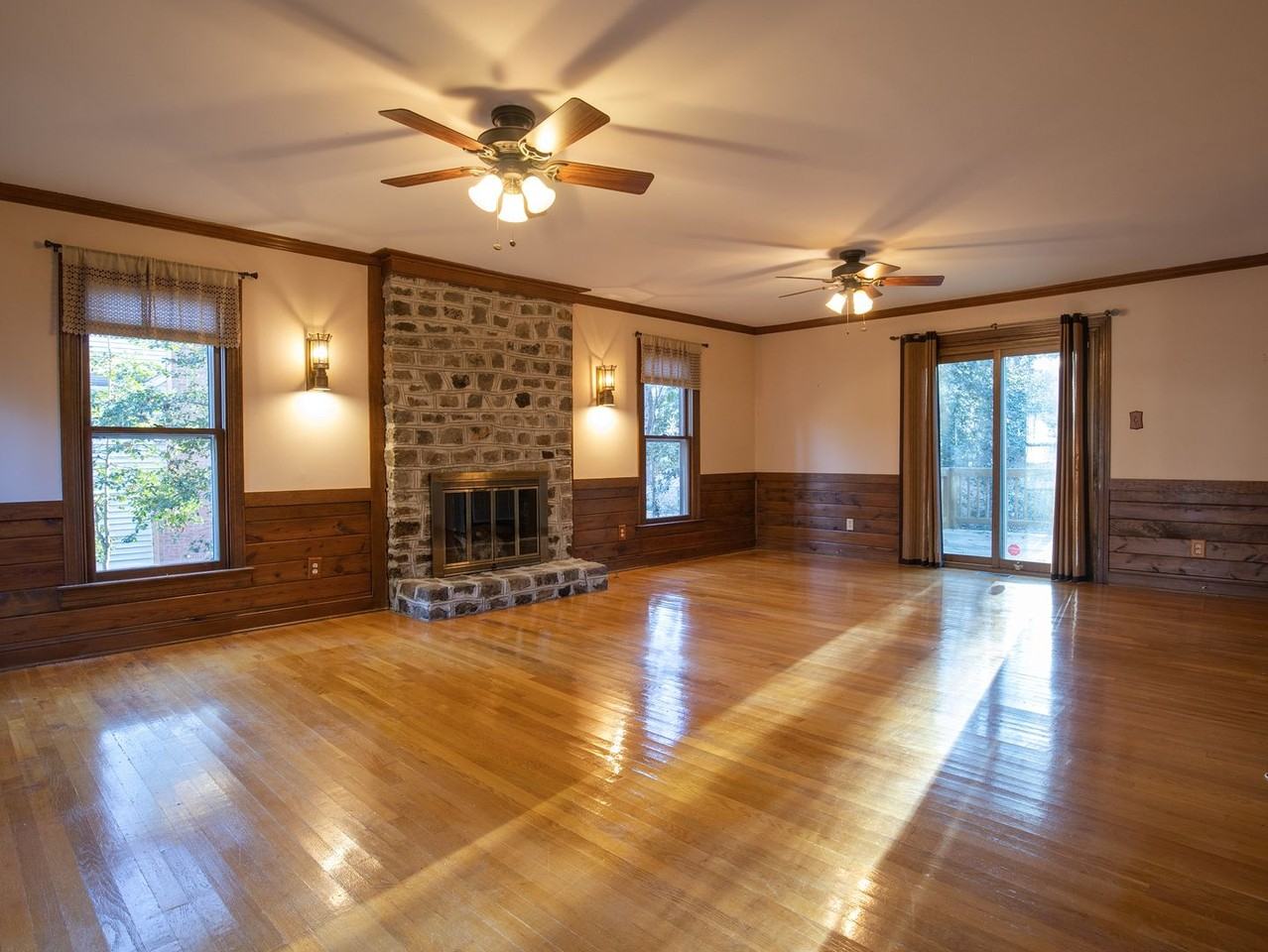 4266 Round Hill Dr - Photo 4 of 30