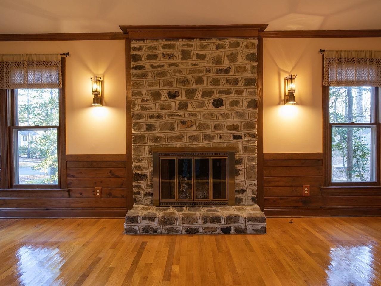 4266 Round Hill Dr - Photo 5 of 30