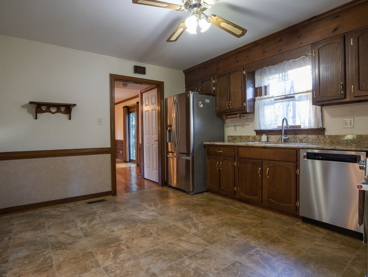 4266 Round Hill Dr - Photo 7 of 30