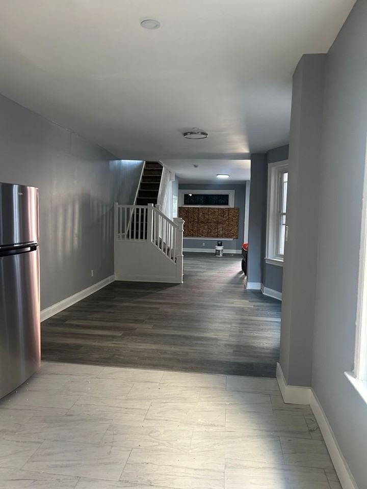 5450 Media St - Photo 2 of 22