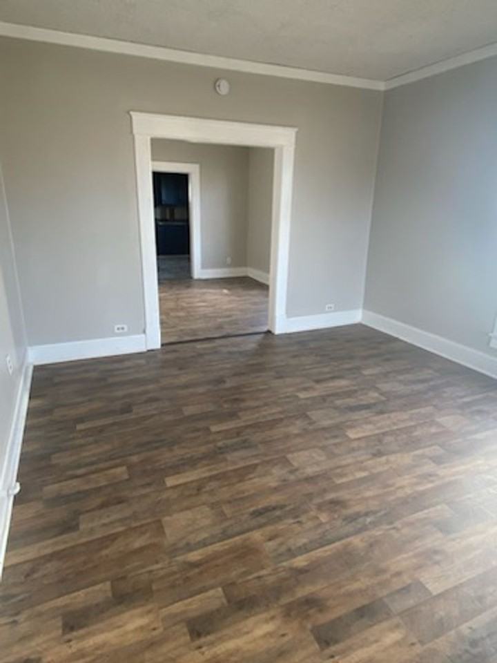 210 N Liberty St - Photo 5 of 15