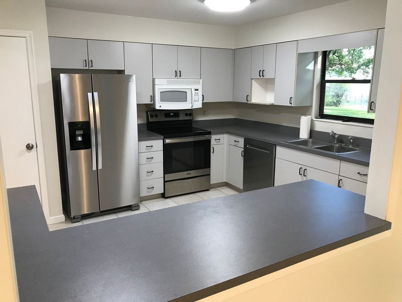 6033 Nw 33rd St - Photo 3 of 14