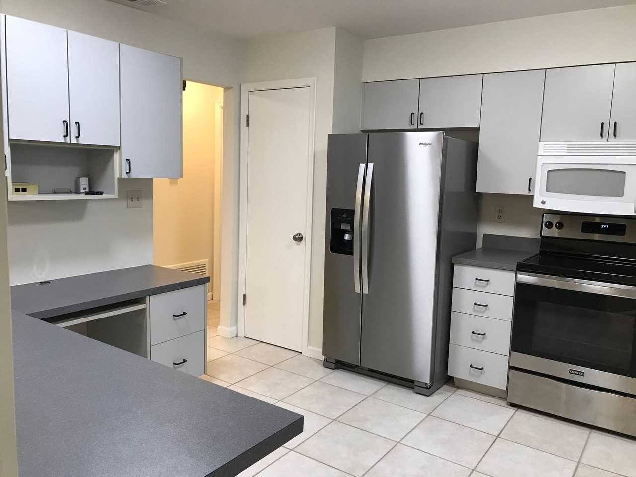 6033 Nw 33rd St - Photo 4 of 14