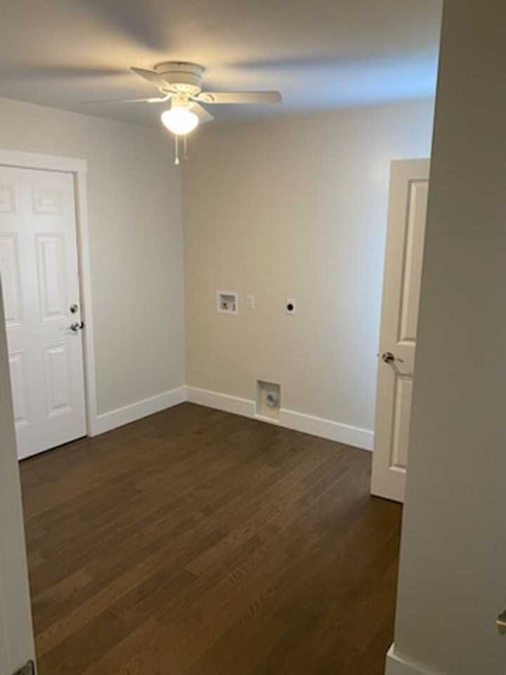 1544 Willow St Sw - Photo 5 of 12