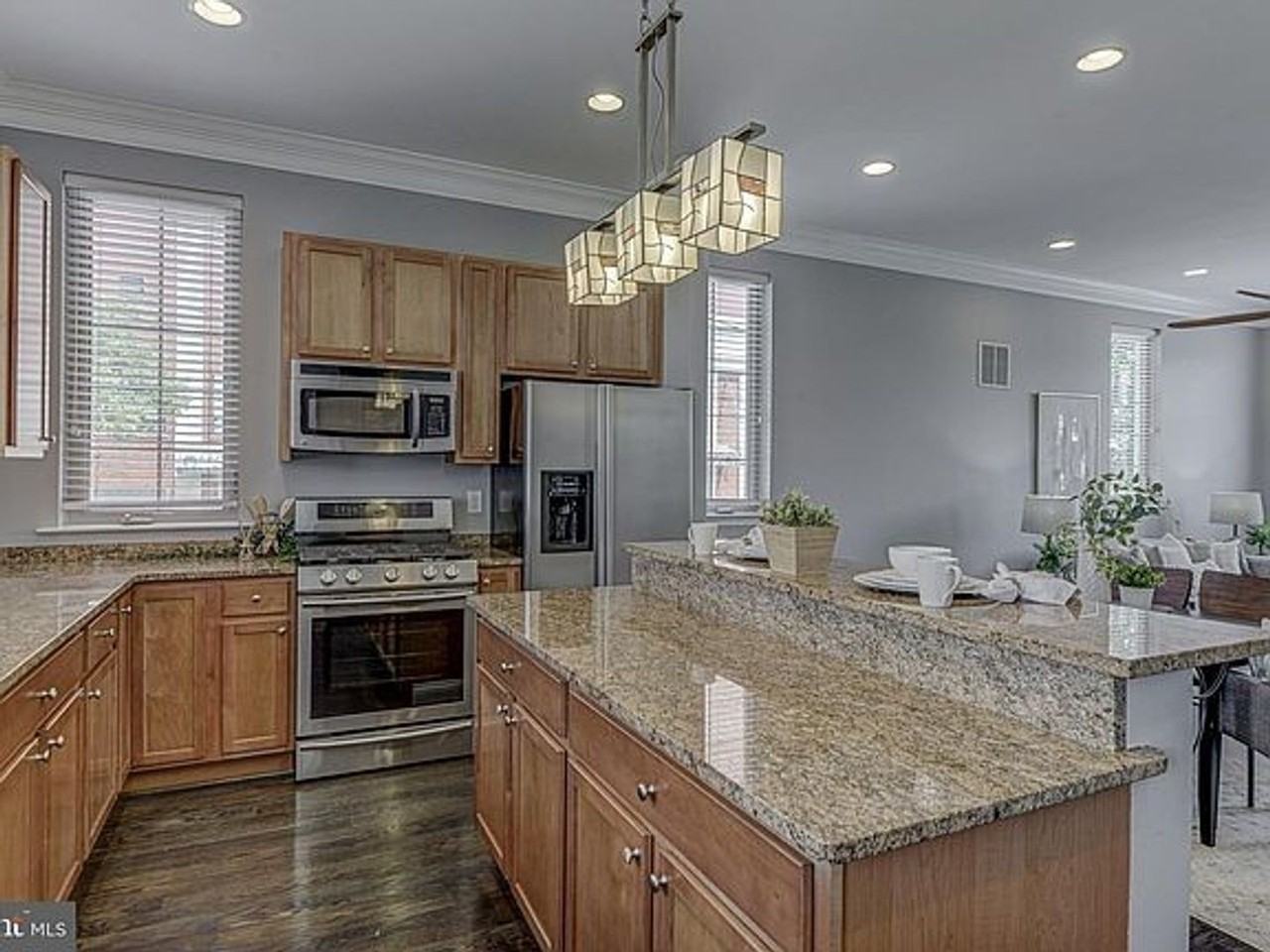 1016 S Conkling St - Photo 3 of 14