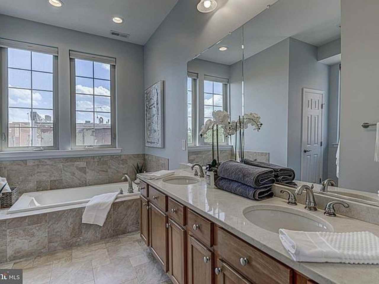 1016 S Conkling St - Photo 6 of 14