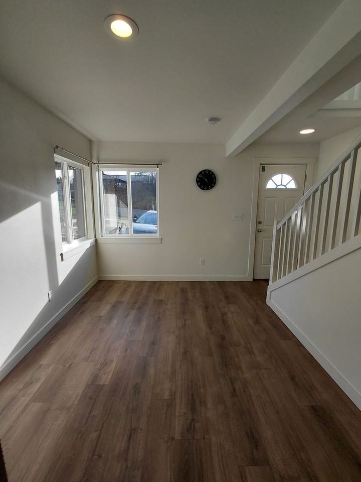 703 Kendall St - Photo 4 of 25