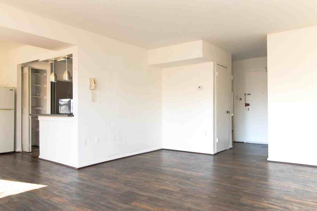 37 Canterbury Sq - Photo 7 of 22