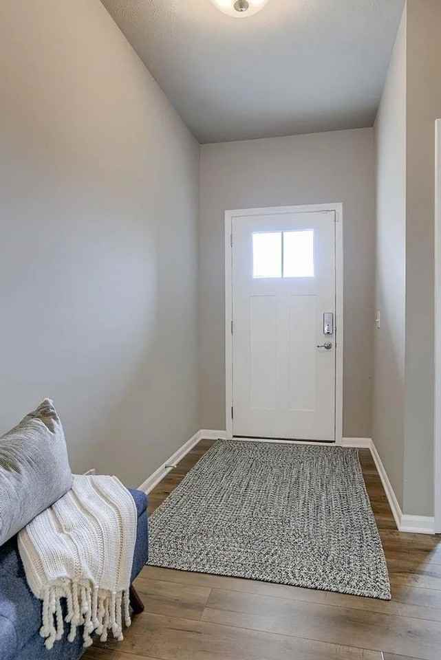 14810 S 19th St - Photo 3 of 32