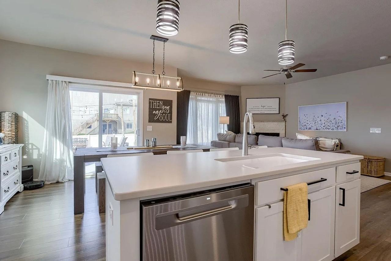 14810 S 19th St - Photo 7 of 32