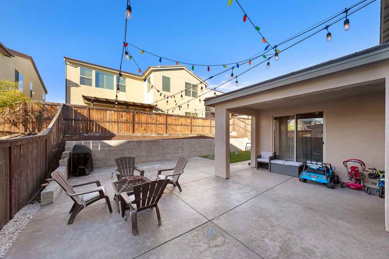 1073 Camino Levante - Photo 6 of 34