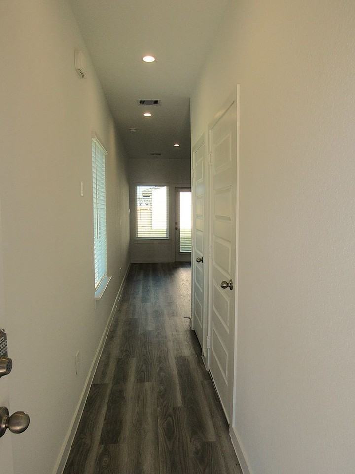 2807 Glengary River Way - Photo 2 of 42