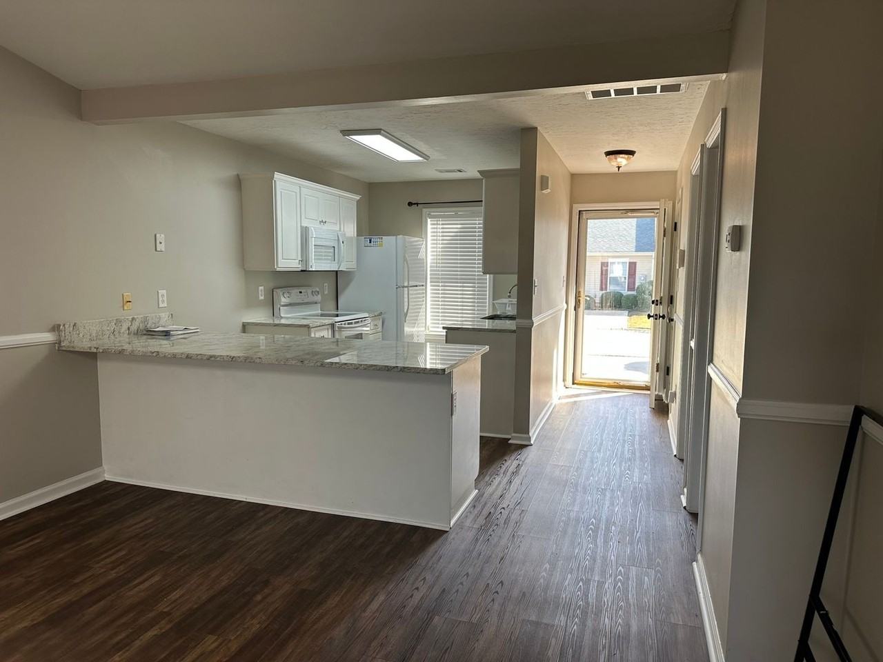 403 Regency Park Dr - Photo 7 of 42