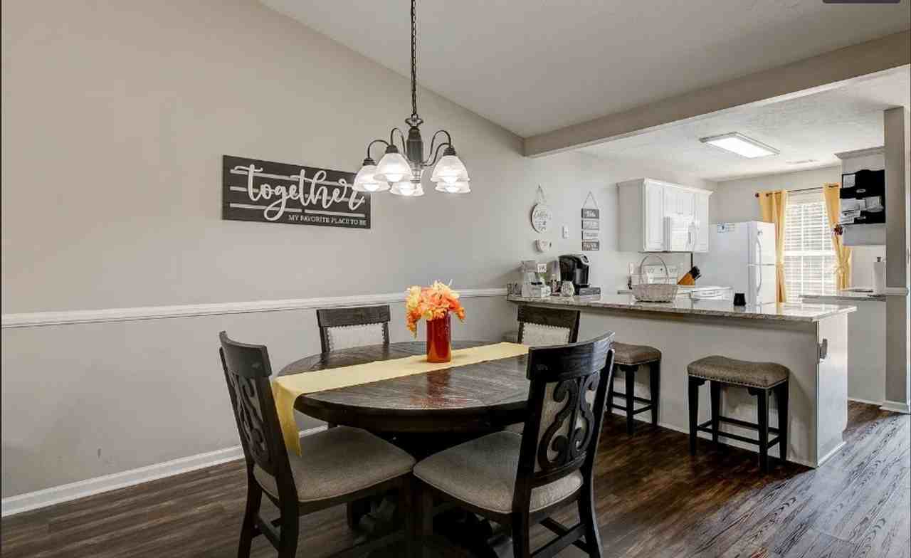 403 Regency Park Dr - Photo 3 of 33