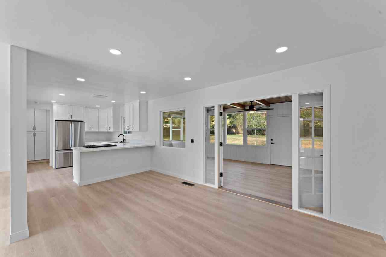 608 E 17th Ave - Photo 5 of 24