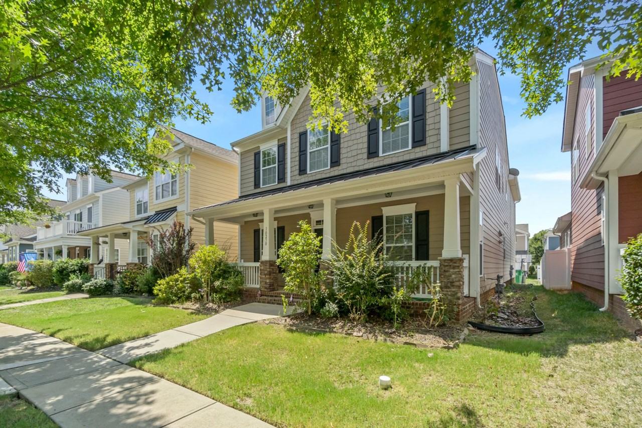 10238 Elizabeth Crest Ln - Photo 2 of 47