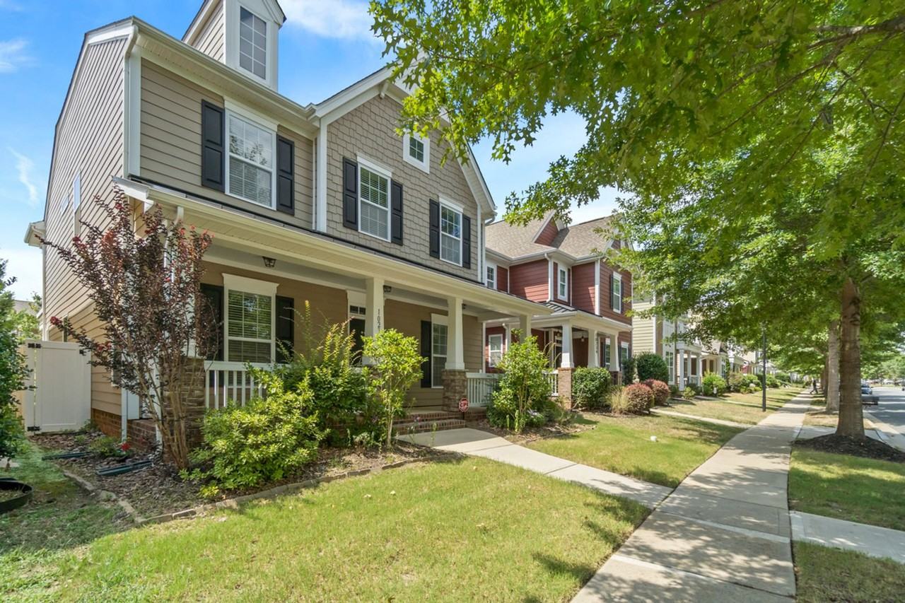 10238 Elizabeth Crest Ln - Photo 3 of 47