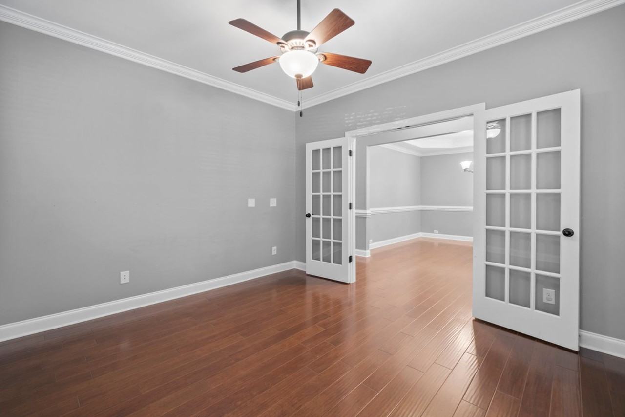 10238 Elizabeth Crest Ln - Photo 4 of 47