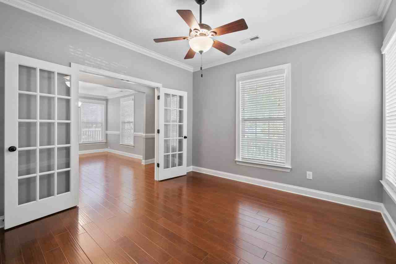 10238 Elizabeth Crest Ln - Photo 5 of 47