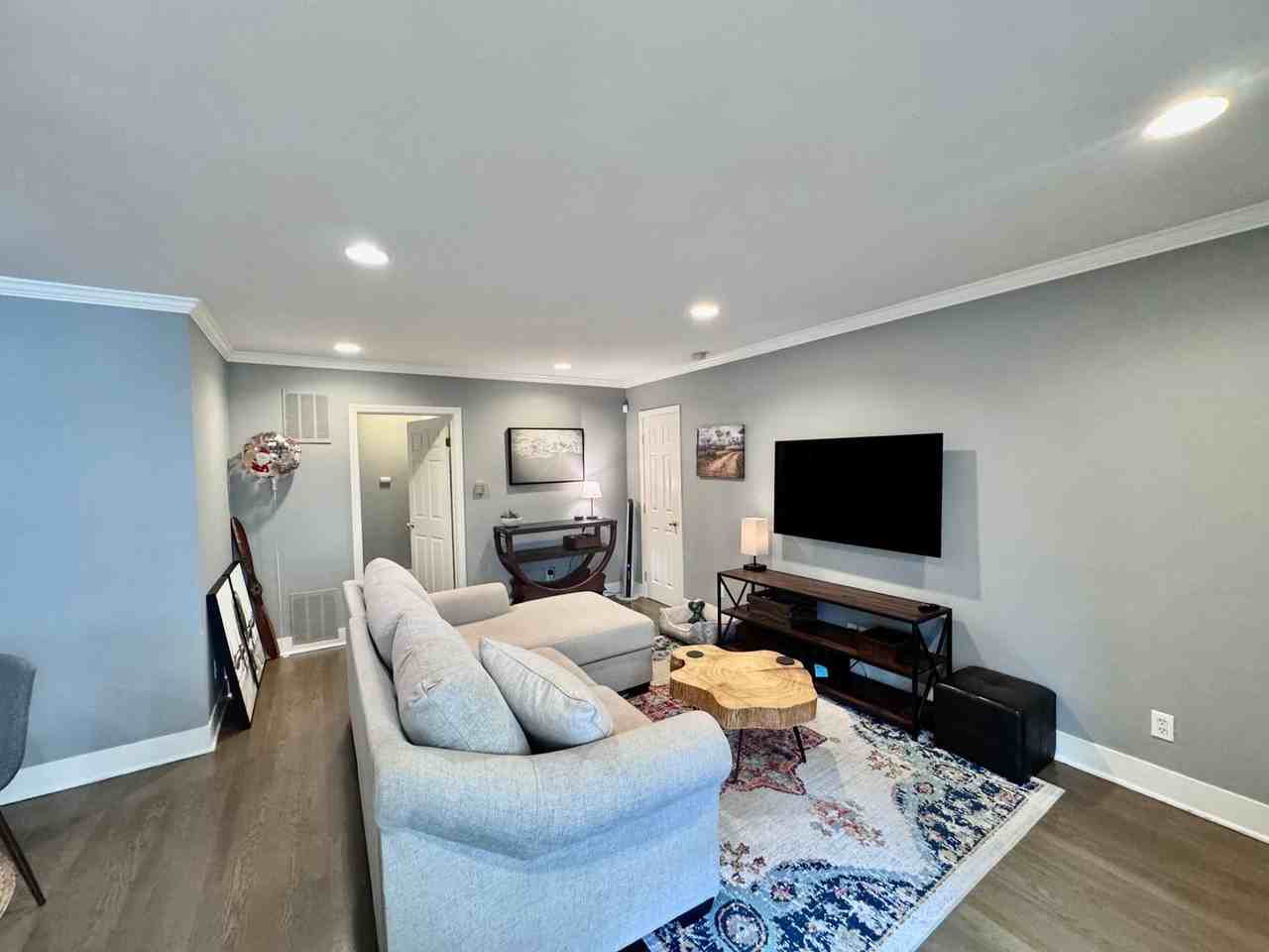 937 5th St #3 - Photo 3 of 10