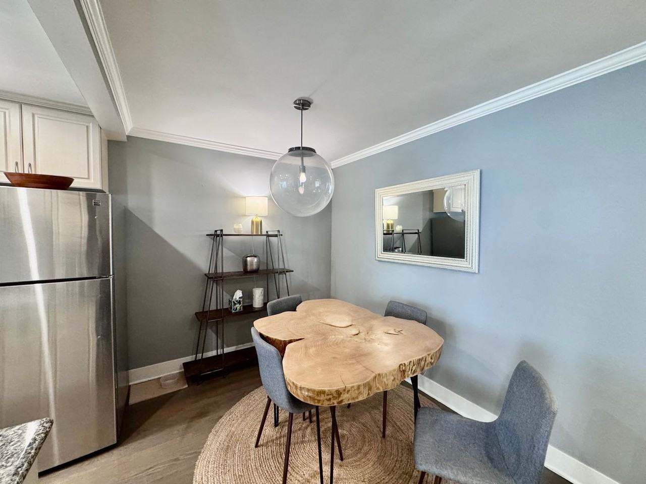 937 5th St #3 - Photo 5 of 10