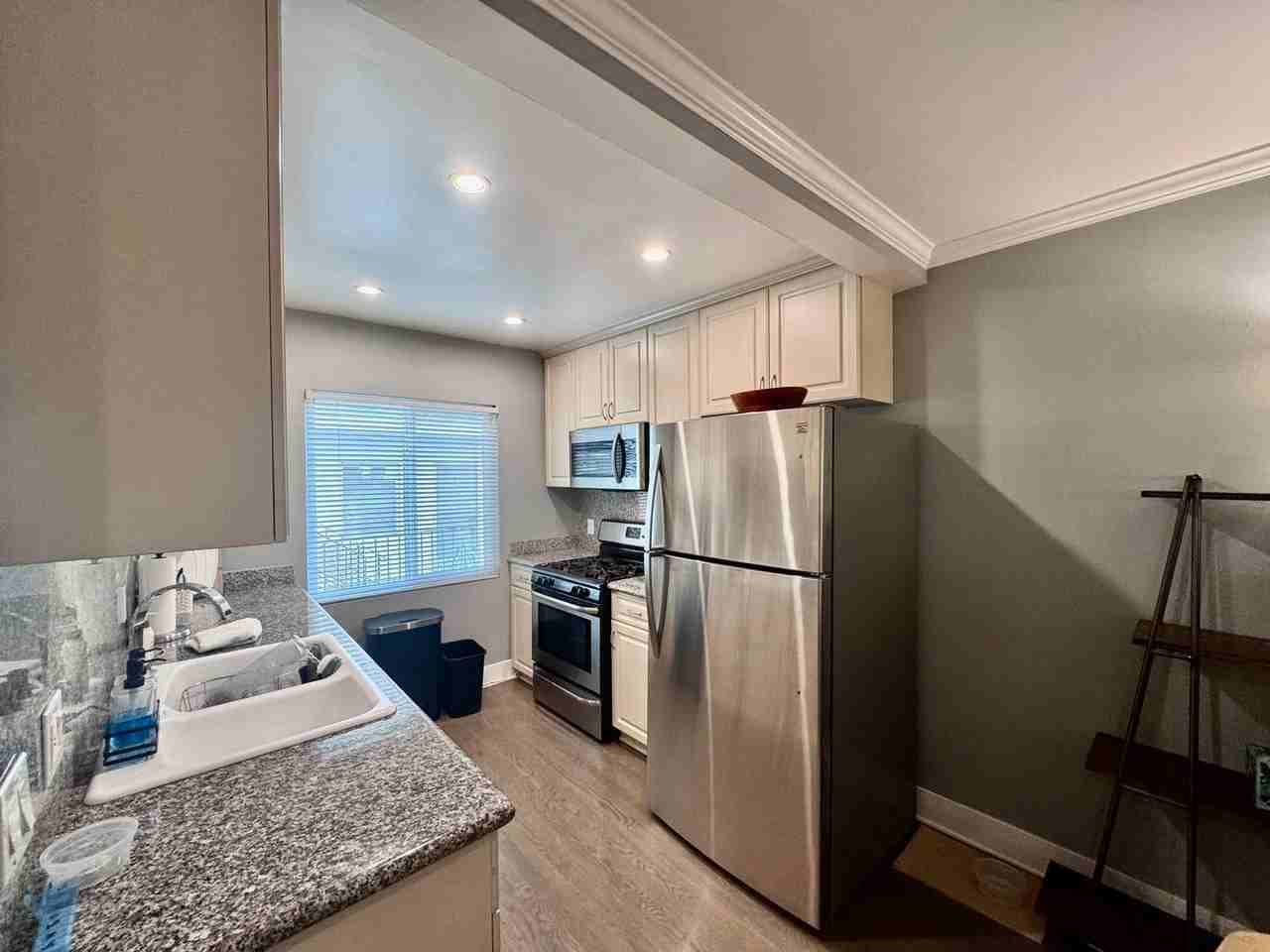 937 5th St #3 - Photo 7 of 10