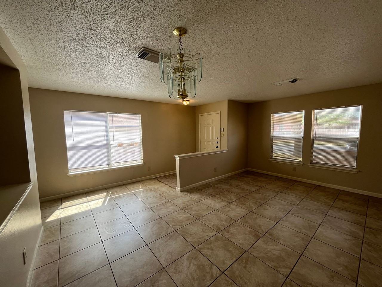 6212 Encanto Point Dr - Photo 4 of 35