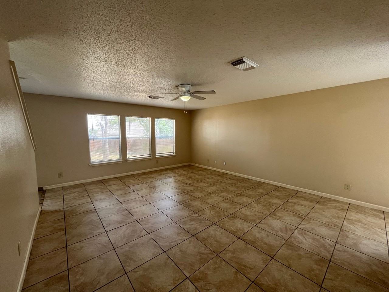 6212 Encanto Point Dr - Photo 6 of 35