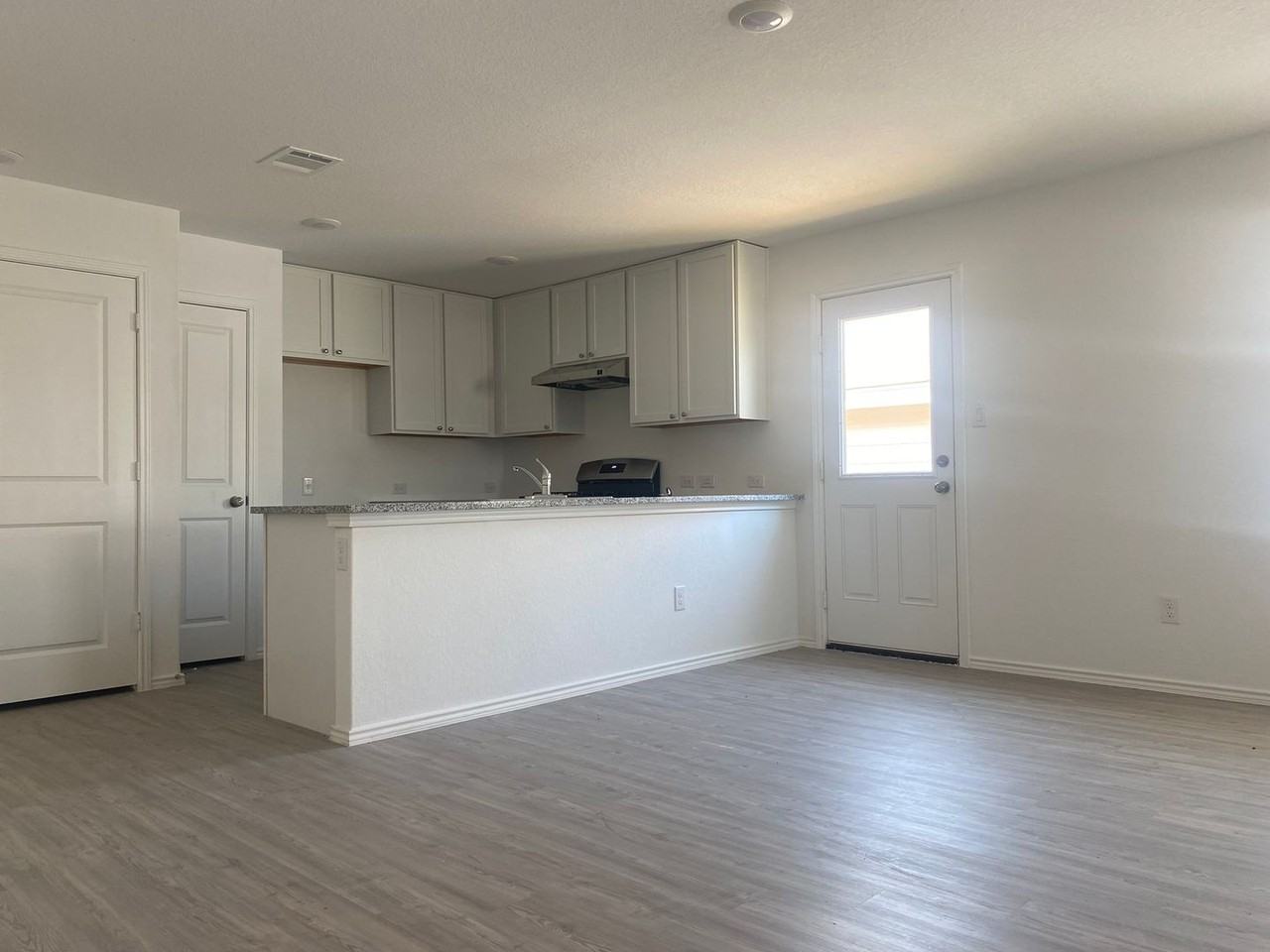 7102 Satellite Way - Photo 4 of 18