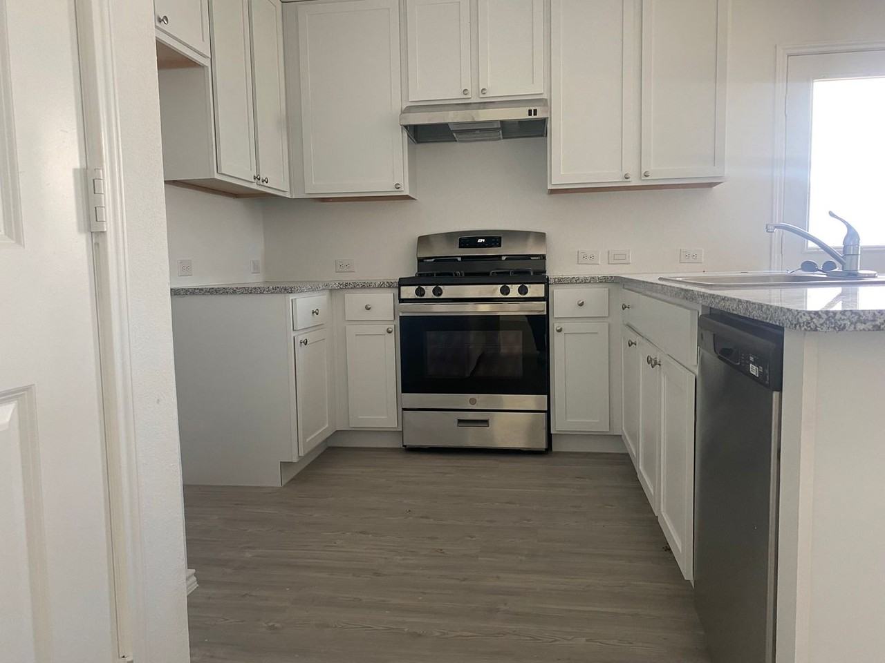 7102 Satellite Way - Photo 5 of 18