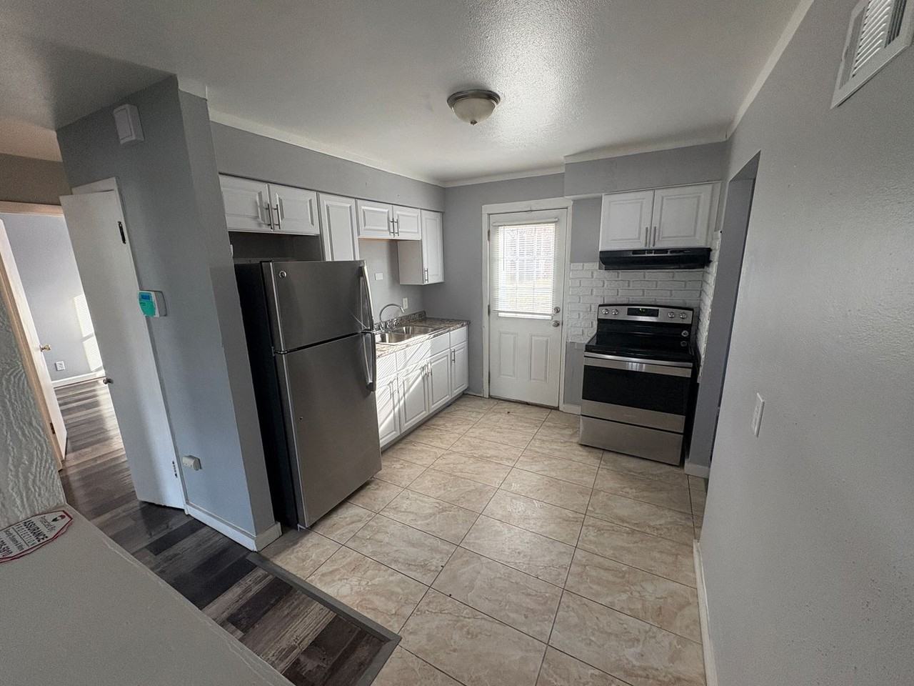 12 Mary Ann Ct - Photo 2 of 7