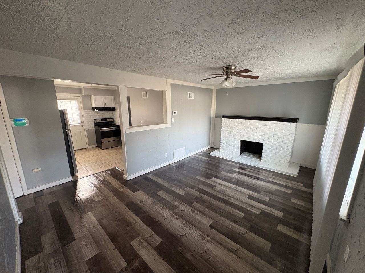 12 Mary Ann Ct - Photo 3 of 7