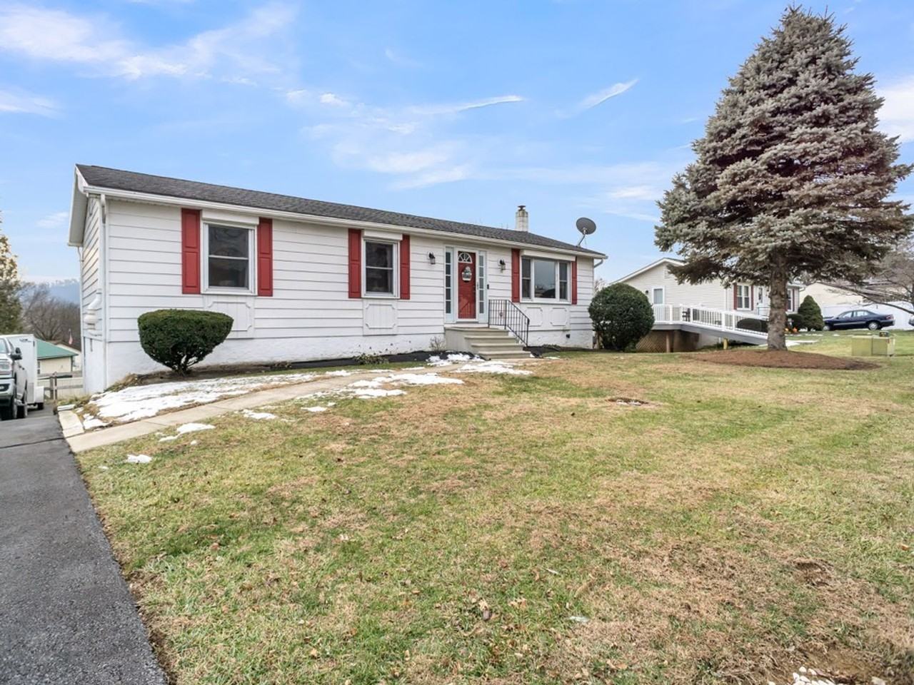 32 Maywood Ave - Photo 2 of 34