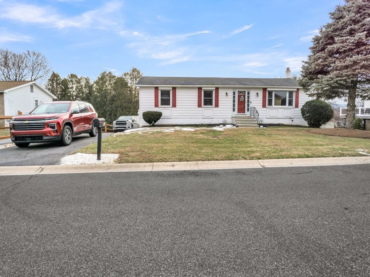 32 Maywood Ave - Photo 3 of 34