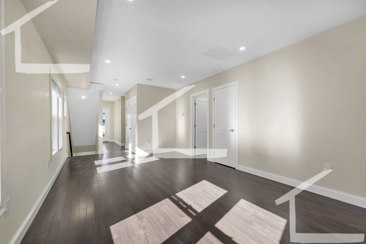 53 Wright Ave - Photo 3 of 32