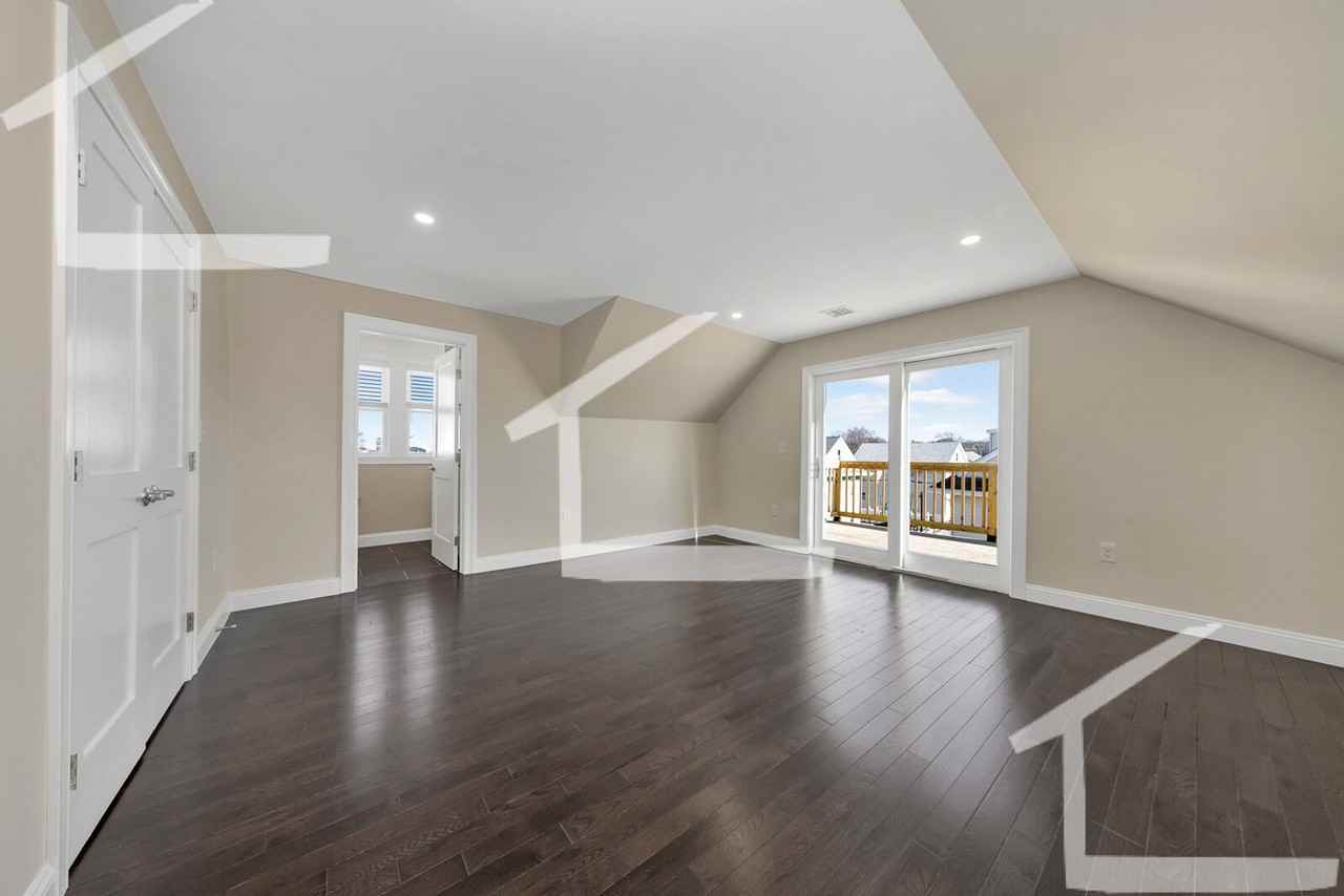 53 Wright Ave - Photo 4 of 32