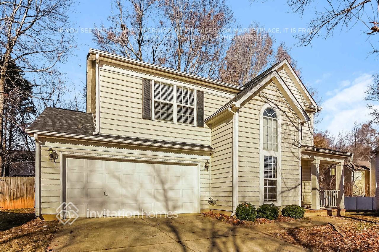 9203 Darbyshire Pl - Photo 4 of 18