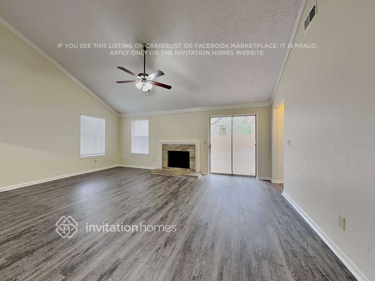 19443 Elmtree Estates Dr - Photo 4 of 17