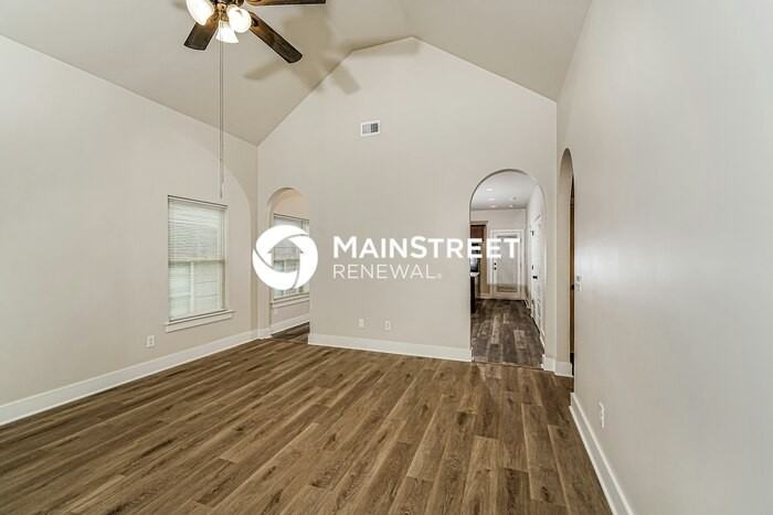 915 Maple Trce - Photo 5 of 17