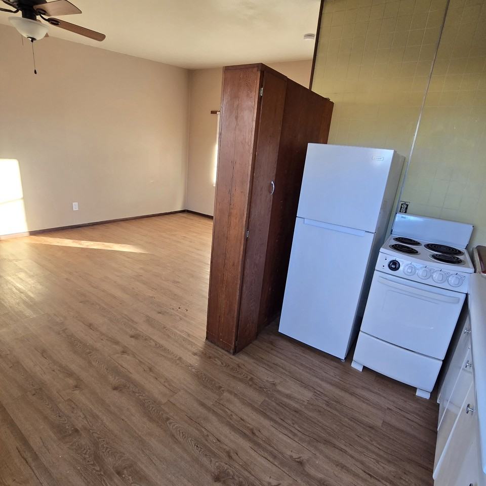 903 W Alameda St #NA - Photo 7 of 8